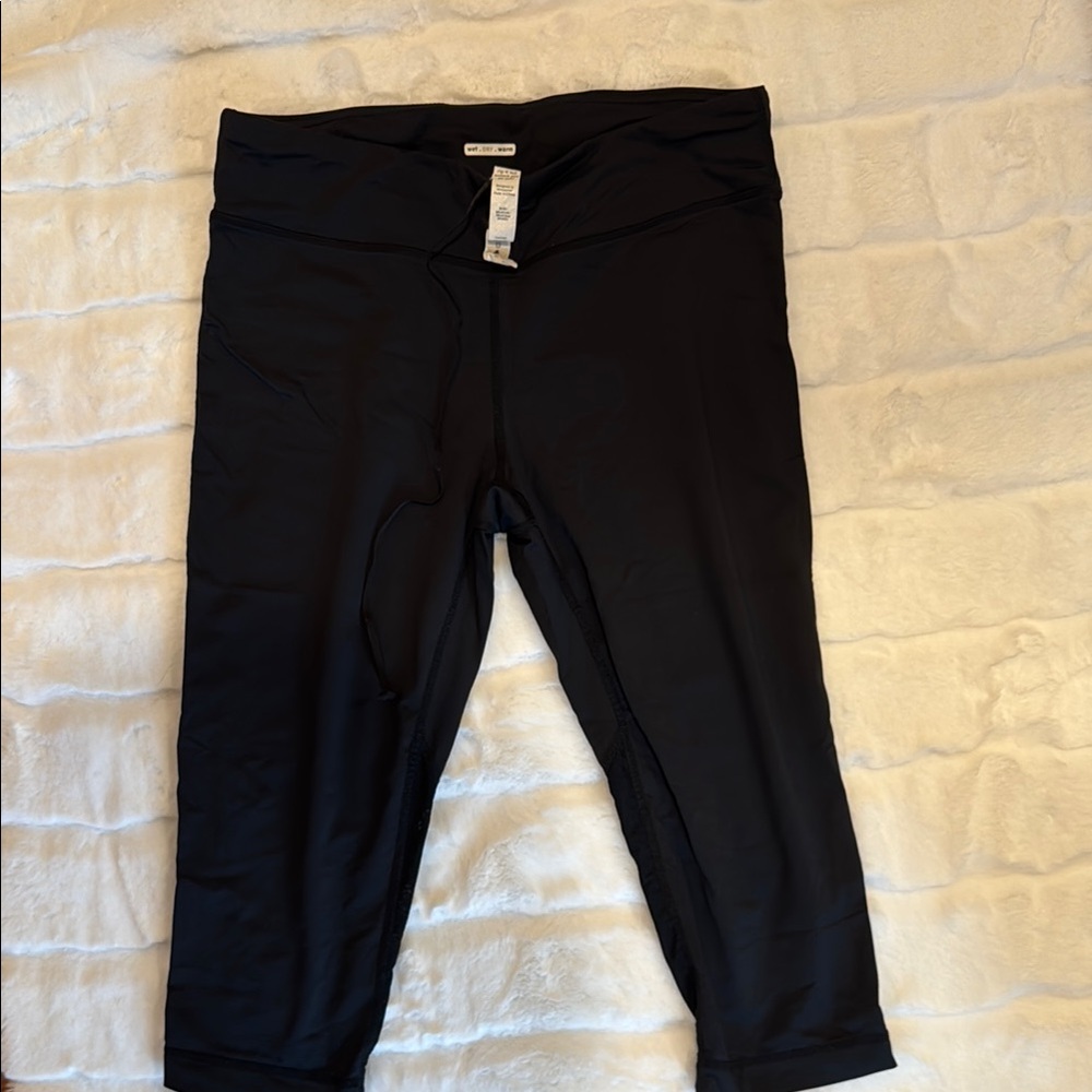Black knee length leggings